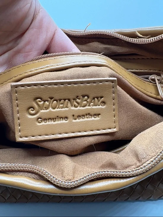 ST. John’s Bay genuine leather purse - Picture 5 of 5